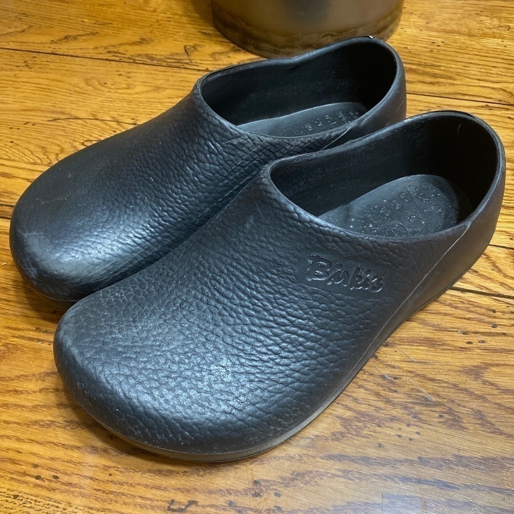 Birkenstock Birki's Black Slip On Clogs EUR Men's Size 7 Women's Size 9.